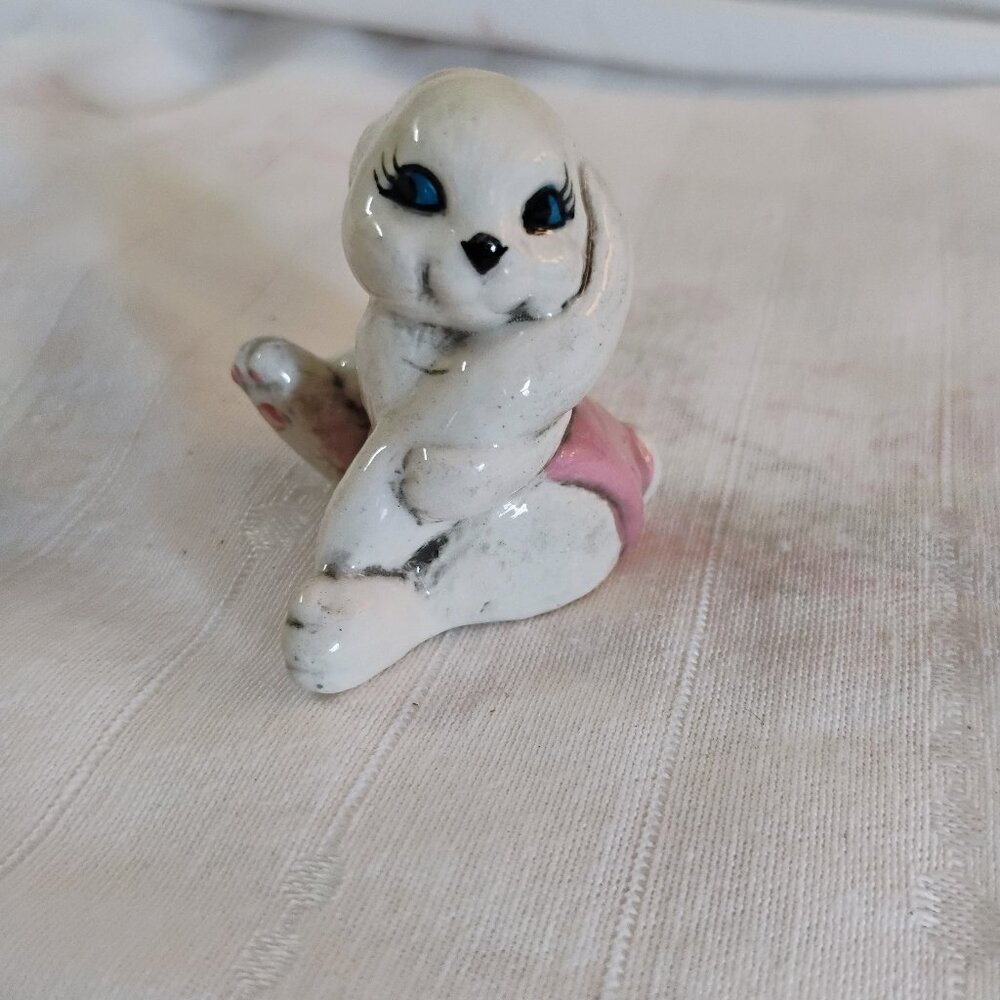 Adorable Vintage Porcelain Ceramic Bunny Rabbit
